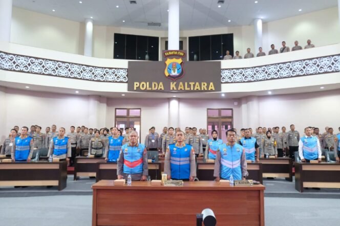 
					Karo SDM Polda Kaltara Kombes Pol. Yuyun Arief Kus Handriatmo, S.I.K., M.Si, pimpin pelaksanaan pengambilan sumpah serta penandatanganan pakta integritas telah berlangsung di Gedung Rupatama Kayan Polda Kaltara, Senin (20/01/2025)

