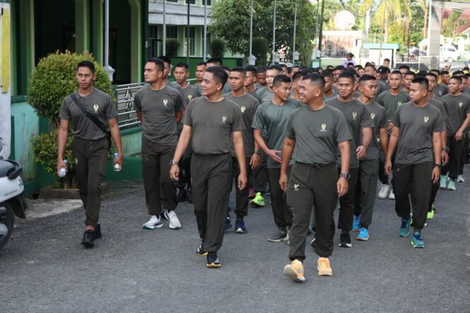 
					Brigif 24 Bulungan Cakti terus meningkatkan silaturahmi dan kebersamaan antar anggota dibawah komandonya. Hal ini terlihat dari kegiatan olahraga bersama yang dilakukan bersama Batalyon Infanteri (Yonif) 613 Raja Alam (RJA), Rabu (22/1/2025).