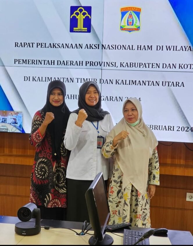 
					Kabid HAM Kemenham Wilayah Kaltimtara, Umi Laili (tengah).
