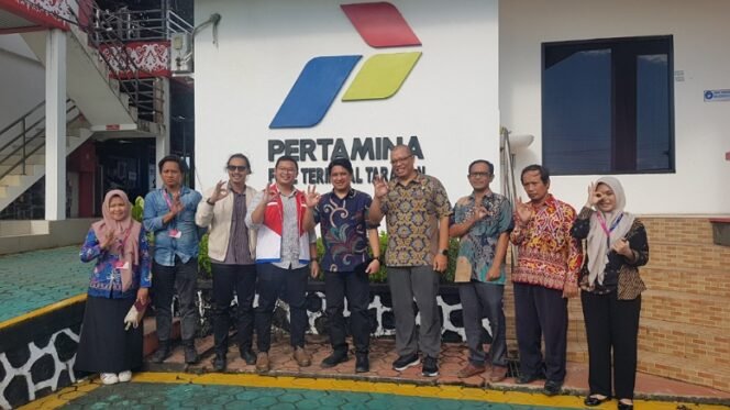 
					Ketua Komisi II DPRD Kota Tarakan Simon Patino kunjungan ke Fuel Terminal Tarakan sampaikan keluhan nelayan. Foto : Fokusborneo.com 