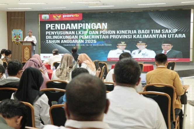 
					Asisten Bidang Adminisistrasi Umum Setdaprov Kaltara, Pollymaart Sijabat, S.KM., M.AP membuka secara resmi kegiatan Pendampingan Penyusuan Laporan Kinerja Instansi Pemerintah (LKJIP) Dan Pohon Kinerja Bagi Tim SAKIP di Lingkungan Pemerintah Provinsi Kalimantan Utara Tahun Anggaran 2025, di Ruang Rapat Lantai 1 Kantor Gubernur Kaltara, Rabu (15/1).