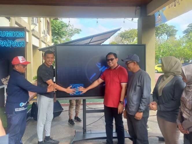 
					Peluncuran Sobat UMKM Terpadu yang dilakukan Kepala DKUMKMP Balikpapan Heru Ressandy (tiga kanan).Foto : Ist 