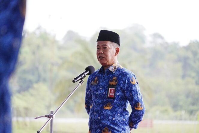 
					 Asisten Bidang Pemerintahan Dan Kesejahteraan Rakyat Setdaprov Kalimantan Utara (Kaltara) H. Datu Iqro Ramadhan, S.Sos., M.Si memimpin apel pagi rutin di lingkungan Pemerintahan Provinsi Kaltara, di Pendopo Lapanga Agathis, Senin (17/02).