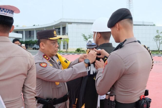 
					Apel gelar pasukan operasi keselamatan Kayan 2025, dipimpin langsung Kapolda Kaltara Irjen Pol Hary Sudwijanto, Senin (10/2/2025).