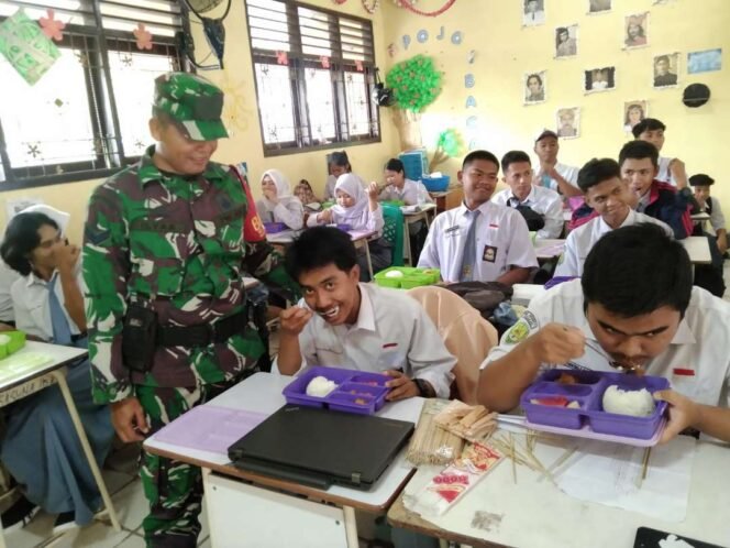 
					Kodim 0907/Tarakan ikut berpartisipasi dalam menyukseskan program Makan Bergizi Gratis (MBG) di Kota Tarakan.