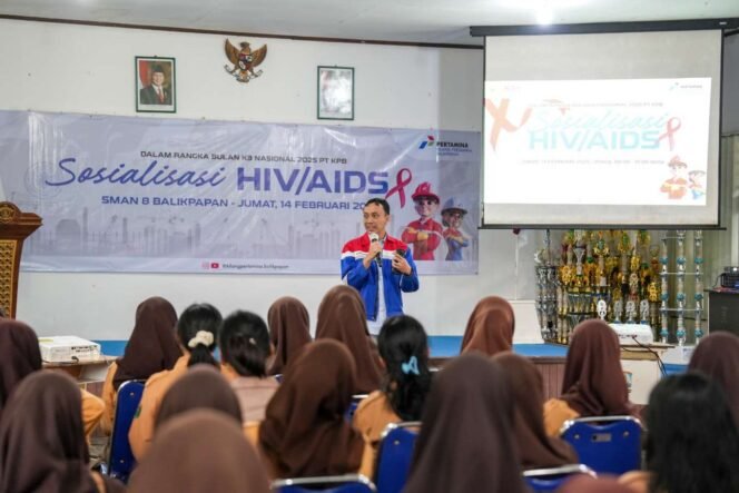 
					PT Kilang Pertamina Balikpapan (KPB) menggelar sosialisasi HIV/AIDS di Aula SMA Negeri 8 Balikpapan sebagai bagian dari rangkaian Bulan Keselamatan dan Kesehatan Kerja (K3) Nasional 2025 pada Jumat (14/02/25)