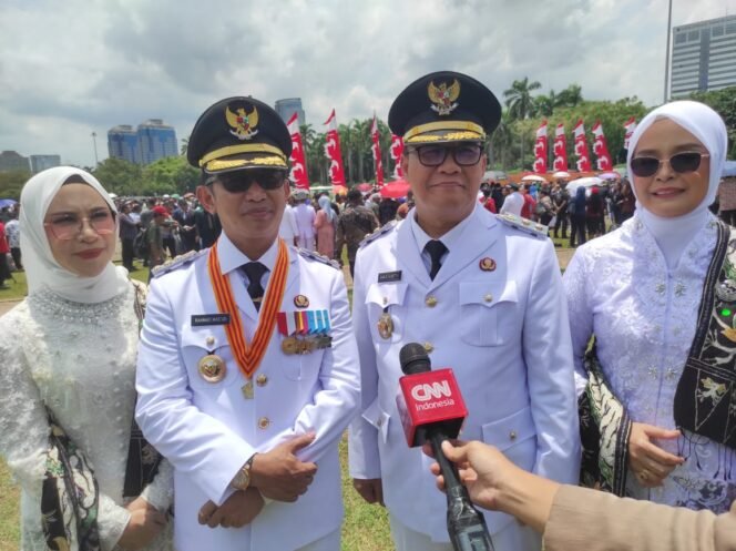 
					Wali Kota Balikpapan Rahmad Mas'ud beserta Wakilnya, Bagus Susetyo saat diwawancarai awak media usai pelantikan di Jakarta, Kamis (20/2/2025).