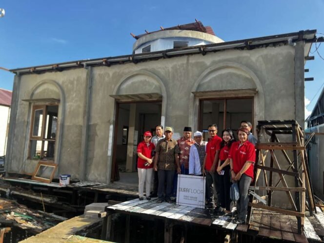 
					Sebagai bagian dari komitmen terhadap pemberdayaan masyarakat, Swimss-Belhotel Balikpapan telah mendonasikan keramik berkualitas tinggi untuk mendukung pembangunan Masjid Al-Hikmah yang berlokasi di RT 09, Kelurahan Klandasan Ulu, Balikpapan Barat, Balikpapan, Kalimantan Timur.