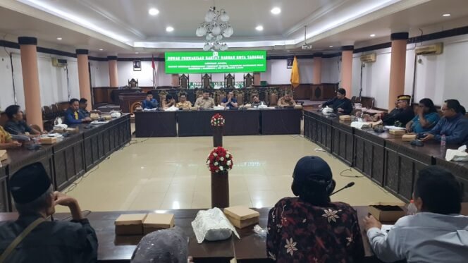 
					Rdp gabungan Komisi DPRD Kota Tarakan bahas soal ganti rugi tanam tumbuh di Kasiba. Foto : Fokusborneo.com 