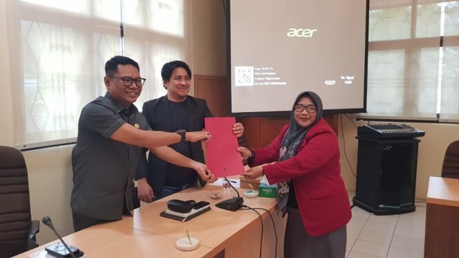 
					Ketua Bapemperda dan ketua Komisi II terima hasil kajian fenomena seks bebas anak di bawah umur IMM. Foto : Fokusborneo.com 