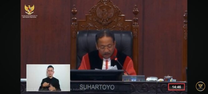 
					Hakim MK Suhartoyo bacakan keputusan gugatan Pilkada Tarakan.  Foto : Ist 