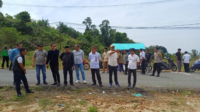 
					DPRD Kota Tarakan tinjau lahan akan dijadikan tempat relokasi SDN 047 Tanjung Pasir. Foto : Fokusborneo.com 