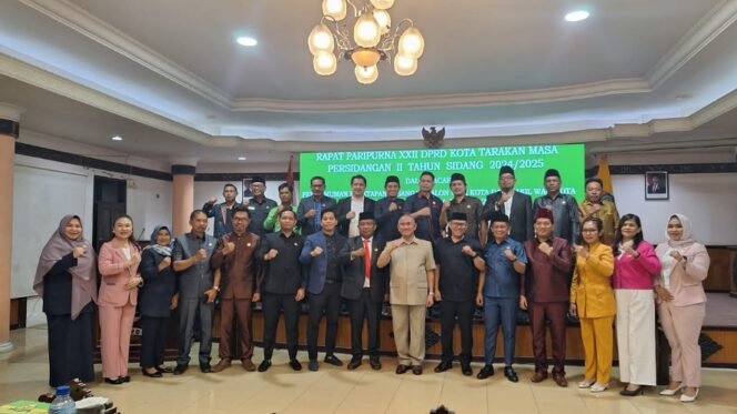 
					DPRD Kota Tarakan umumkan dr. Khairul-Ibnu Saud sebagai Walikota dan Wakil Walikota terpilih periode 2025-2030. Foto : Ist 