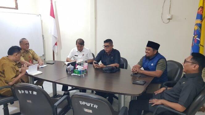 
					Kunker Komisi III DPRD Kota Tarakan ke DPUTR pertanyakan soal penanganan banjir. Foto : Fokusborneo.com 