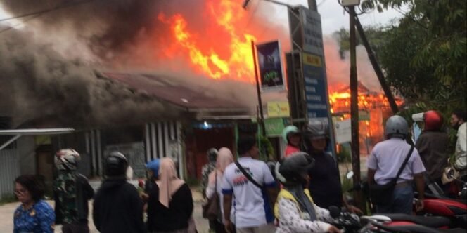 
					Kebakaran di Jalan Panglima Batur Tarakan. Foto: ist
