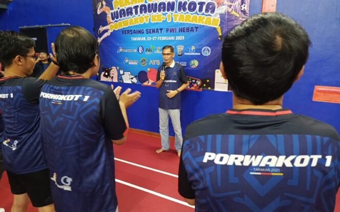 
					Sekretaris Dinas Kebudayaan Kepemudaan dan Olahraga serta Pariwisata Kota Tarakan, Muhammad Zainuddin, Membuka Secara Resmi Porwakot I PWI Tarakan. Foto: ist