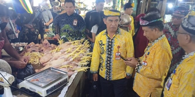 
					Tim TPID Kota Tarakan Sidak harga dan stok pangan menjelang Ramadhan di pasar Gusher. Foto:  fokusborneo.com