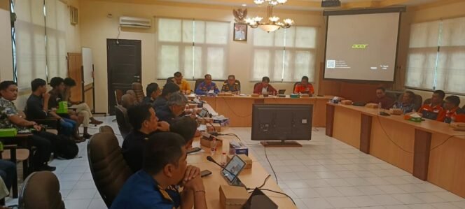 
					Puluhan nelayan mengadu ke DPRD Kota Tarakan terkait tambat kapal mengganggu. Foto: Ist