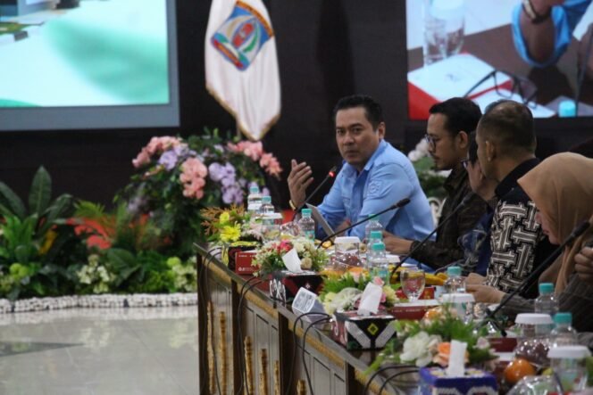 
					Direktur Utama Perusahaan Daerah  Tirta Manuntung Balikpapan (PTMB), Yudi Saharuddin berharap  komite IV DPD RI ikut memperjuangkan proye SPAM Regional air bersih dapat masuk proyek Strategis Nasional. 
