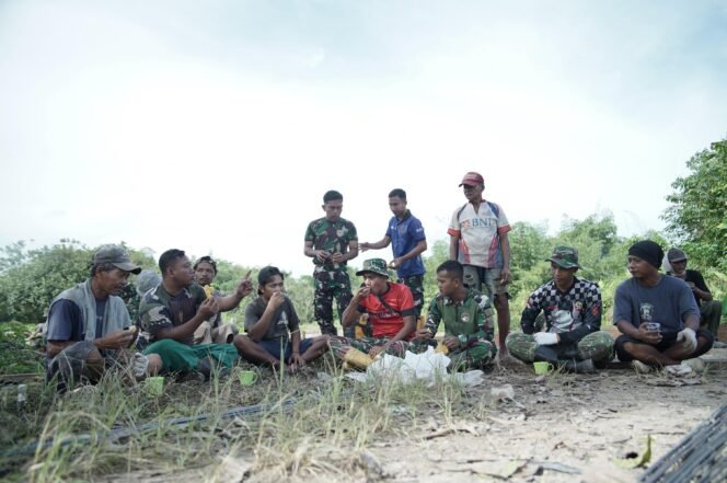 
					Lepas Lelah, Satgas TMMD 123 Tarakan Berbaur dan Bercanda Bersama Warga