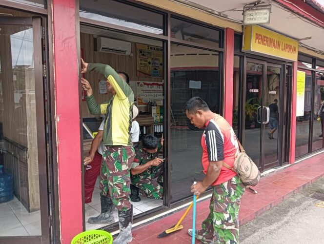 
					 Bentuk tanggung jawab Pangdam VI/Mulawarman dalam insiden pengrusakan Kantor Polres Tarakan, memerintahkan  personel Kodim 0907/Trk dan Yonif 613/Rja melakukan perbaikan sejumlah kerusakan yang terjadi di Polres Tarakan, Rabu (26/2/2025)