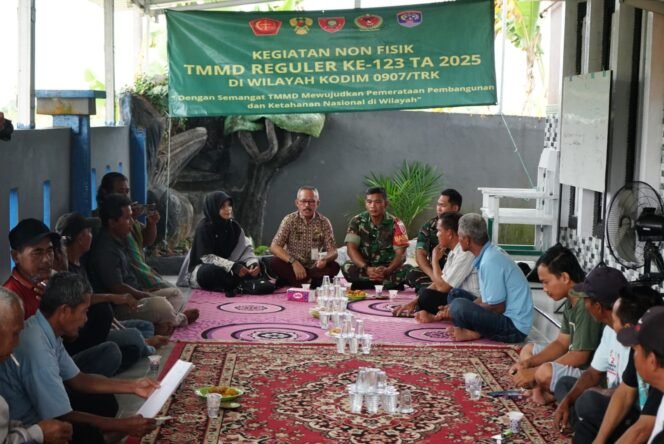
					Dalam rangka mendukung pembangunan di sektor pertanian, Program TNI Manunggal Membangun Desa (TMMD) ke-123 Kodim 0907/Trk menggelar sosialisasi pertanian di Wilayah RT.24 Kel.Juata Permai,Kec.Tarakan Utara,Kamis(27/02/2025).