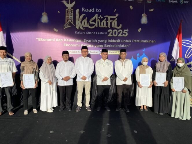 
					Mewakili Gubernur Kalimantan Utara (Kaltara), Pelaksana Harian (Plh). Sekretaris Provinsi (Sekprov) Kaltara, Dr. Bustan, S.E., M.Si., menghadiri Acara Puncak Road To Kaltara Sharia Festival (KASHAFA) 2025, yang diselenggarakan di halaman Masjid Agung Al â€“ Maâ€™arif, Minggu (23/3). 