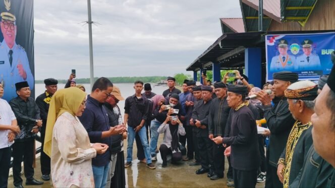 
					Tuntas melaksanakan retreat di Akademi Militer (Akmil) Magelang, Bupati Kabupaten Tana Tidung Ibrahim Ali dan Wakil Bupati Sabri kembali ke Tana Tidung, Sabtu (1/3/2025) untuk melaksanakan tugas sebagai kepala daerah.