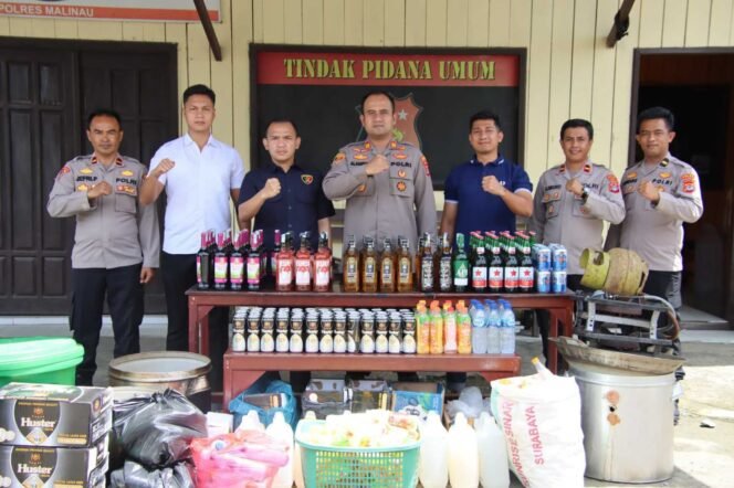 
					Wakapolres Malinau, AKP Alamsyah Nugraha memimpin rilis hasil Operasi Pekat yang digelar Polres Malinau, Rabu (5/3/2025). 


