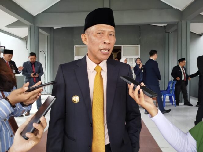 
					Bupati Bulungan, Syarwani saat diwawancarai awak media.


