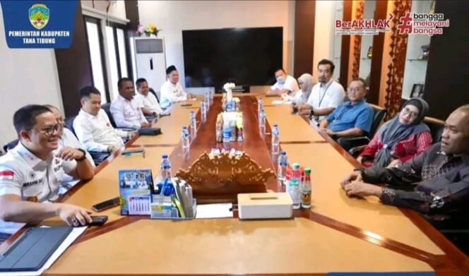
					Kunjungan silaturahmi Kepala Badan Pemeriksa Keuangan (BPK) Perwakilan Provinsi Kalimantan Utara (Kaltara), Dwi Sabardiono disambut Bupati Tana Tidung, Bapak Ibrahim Ali di ruang kerjanya, Rabu (12/3/2025).

