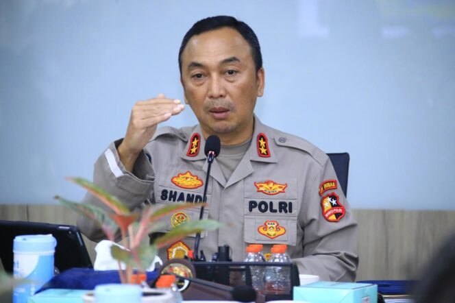 
					Kadiv Humas Polri, Irjen Pol Sandi Nugroho 