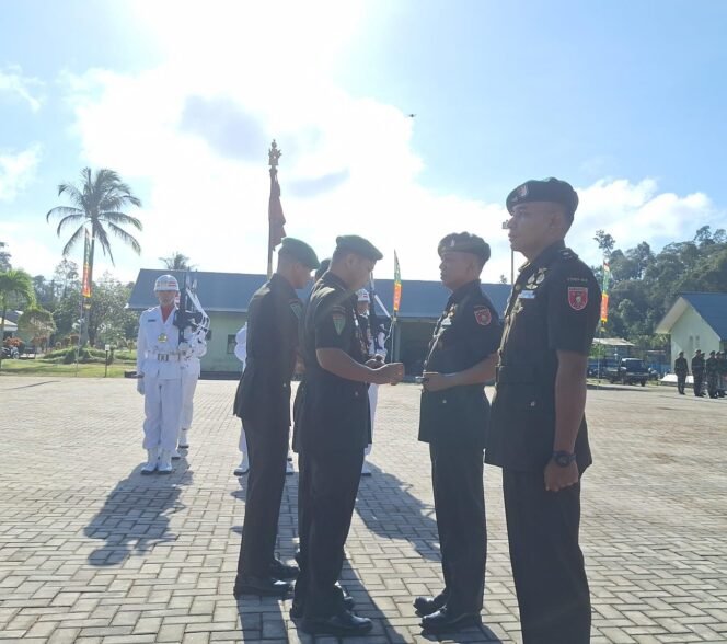 
					Tongkat komando Batalyon Infanteri (Yonif) 613 Raja Alam (RJA) berpindah tangan, dari komandan sebelumnya Letkol Inf Danan Wisnubrata, S.Sos, M.Han bergeser ke Mayor Inf Alim Sa'adi S.E. Serah terima jabatan (sertijab) dipimpin langsung Komandan Brigade Infanteri (Danbrigif) 24/Bulungan Cakti, Kolonel Inf Toni Sri Hartanto, Kamis (13/3/2025).

