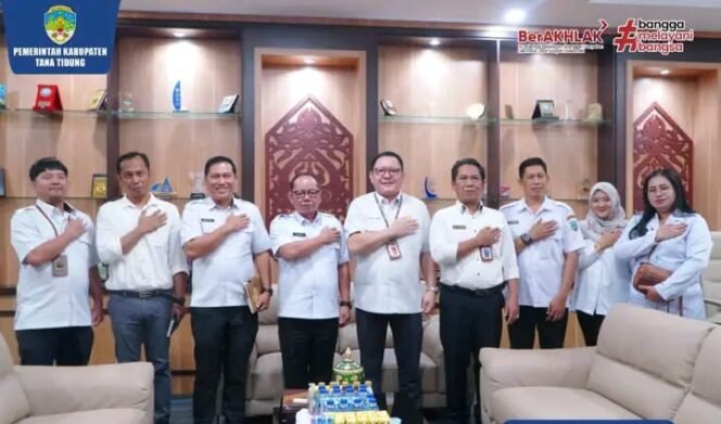 
					Animo masyarakat Tana Tidung untuk turut berpartisipasi membayar pajak semakin meningkat, diantaranya Pajak Kendaraan Bermotor (PKB) dan Pajak Bumi Bangunan (PBB). Hal tersebut disampaikan Badan Pendapatan Daerah (Bapenda) saat melakukan kunjungan ke Tana Tidung, Rabu (12/3/2025).

