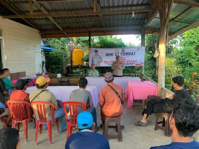 
					Dalam upaya mempererat hubungan antara kepolisian dan masyarakat, Direktorat Binmas Polda Kaltara kembali menggelar program Jumat Curhat di Jalan Poros Bulungan-Berau KM 57 Provinsi Kaltara, Jumat (14/03/2025).

