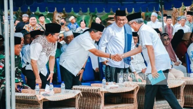 
					Bupati Malinau, Wempi W Mawa, S.E., M.H., bersama jajaran Pemerintah Kabupaten Malinau menghadiri kegiatan Safari Ramadhan yang diselenggarakan oleh Pemerintah Provinsi Kalimantan Utara (Pemprov Kaltara). Acara ini berlangsung di Masjid At-Taqwa, Desa Malinau Seberang, pada Minggu (16/3/2025).