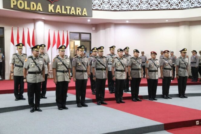 
					Kapolda Kalimantan Utara, Irjen Pol. Hary Sudwijanto, S.I.K., M.Si, memimpin langsung upacara serah terima jabatan sejumlah Pejabat Utama dan Kapolres di jajaran Polda Kaltara.


