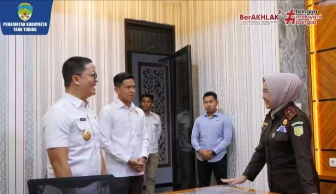 
					Bupati Tana Tidung, Ibrahim Ali berkesempatan melakukan kunjungan silaturahmi ke Kantor Kejaksaan Tinggi (Kejati) Kaltara, Rabu (19/3/2025). 