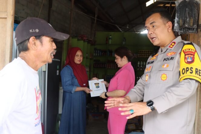
					Kapolres Tarakan AKBP Erwin S. Manik, S.H., S.I.K., M.H menyampaikan empati dan keprihatinannya atas musibah kebakaran di wilayah Perikanan, Jalan Gajah Mada, di RT 22 Kelurahan Karang Anyar Pantai, Kota Tarakan pada Kamis, 20 Maret 2025 lalu.

