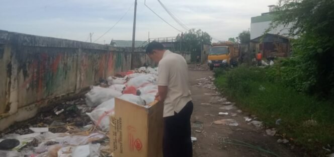 
					Depo sampah di Beringin Timbunan dipenuhi kulit durian. Foto : Ist 