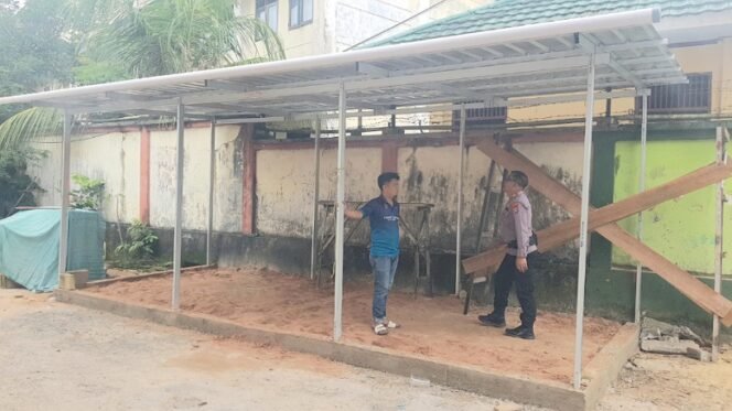 
					Pr3mbangunan Warung Kamtibmas di Beringin Timbunan, Selumit Pantai. Foto : Fokusborneo.com 