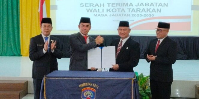 
					Sertijab PJ Walikota Kepada Walikota Tarakan Khairul. Foto: ist