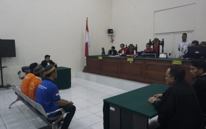 
					Sidang pembacaan putusan Sigit Utomo beserta dua orang rekannya, Lukman dan Ramadhan di Pengadilan Negeri Tarakan, Senin (3/3/2025).


