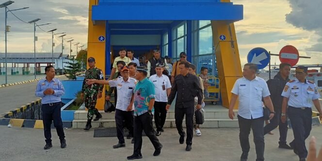
					Gubernur Kaltara Zainal Arifin Paliwang Meninjau Pelabuhan Tengkayu I SDF Tarakan. Foto: fokusborneo.com
