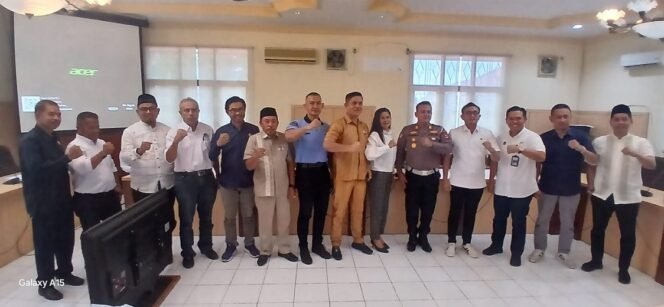 
					Rdp Komisi III DPRD Kota Tarakan dengan pengusaha truk dan stakeholder terkait soal parkir liar. Foto : Ist 