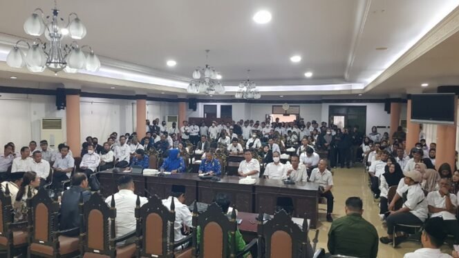 
					Rdp DPRD dengan Calon PPPK Kota Tarakan soal penolakan penundaan pengangkatan. Foto: Fokusborneo.com 