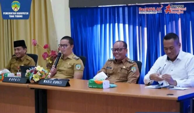 
					Didampingi Wakil Bupati (Wabup), Sabri serta PJ Sekda KTT, Mohd Idham Nur, Bupati menggelar Coffee Morning bersama, Asisten II dan seluruh kepala OPD di Ruang Rapat Wakil Bupati Tana Tidung pada Senin, (3/3/2025).