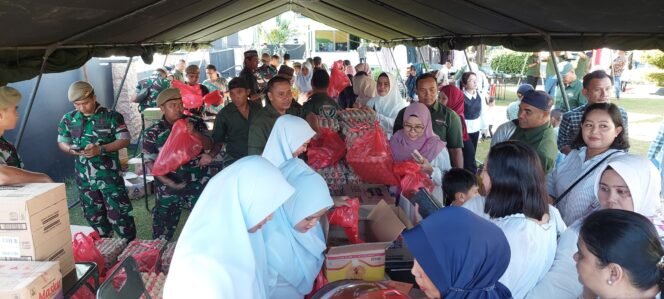 
					Kerjasama dengan Badan Urusan Logistik (Bulog), Korem 092 Maharajalila (Mrj) bersama Kodim 0903 Bulungan menggelar pasar murah di Makodim 0903 Bulungan, Jumat (14/3/2025). 
