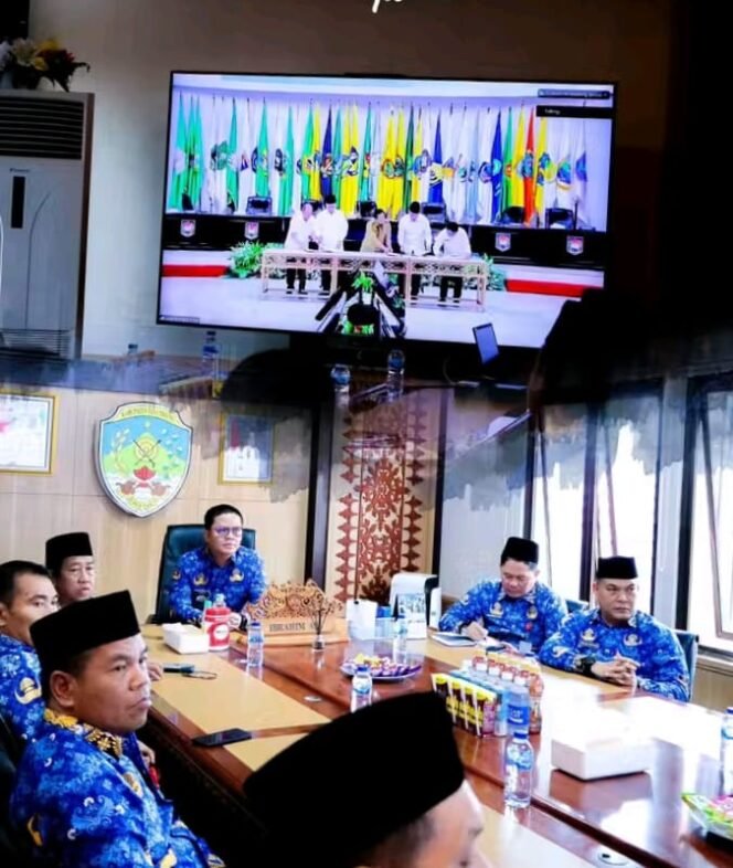 
					Pemerintah Kabupaten (Pemkab) Tana Tidung melakukan Rapat Koordinasi (Rakor) Penyelenggaraan Pemerintahan Daerah dan Penandatanganan Nota Kesepahaman, Rabu (19/3/2025).