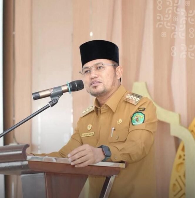 
					 Gubernur Kaltim Dr H Rudy Masâ€™ud 